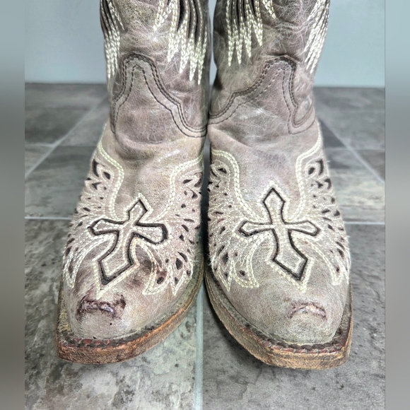 Y2K CORRAL WING & CROSS DISTRESSED WESTERN SEQUIN BOOTS. - Picture 9 of 12